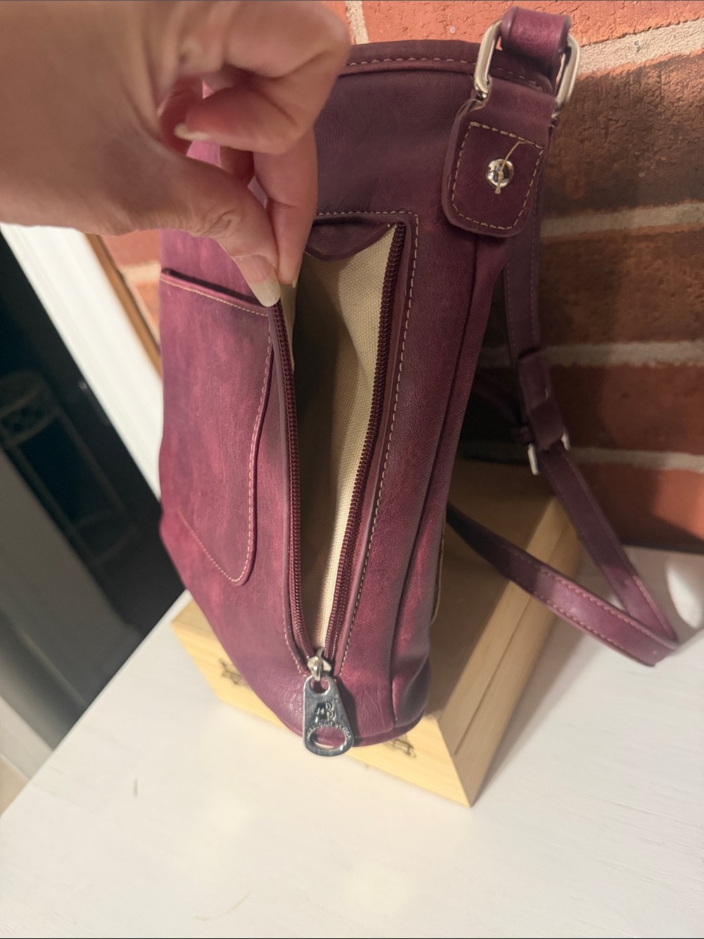 Montana West Concealed Carry Stud and Conchos Crossbody Purse - Picture 3 of 8